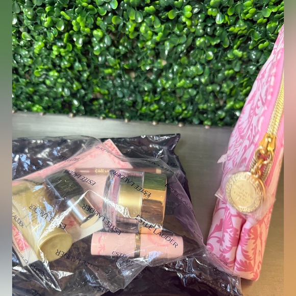 Estee Lauder Limited Edition Re-Nutriv 6 Pc Gift set - Picture 5 of 6